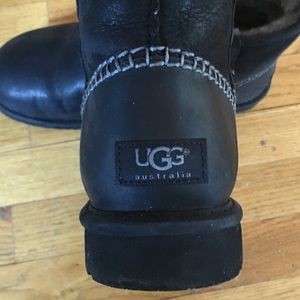 Worn once! authentic UGG short boots. Size 9